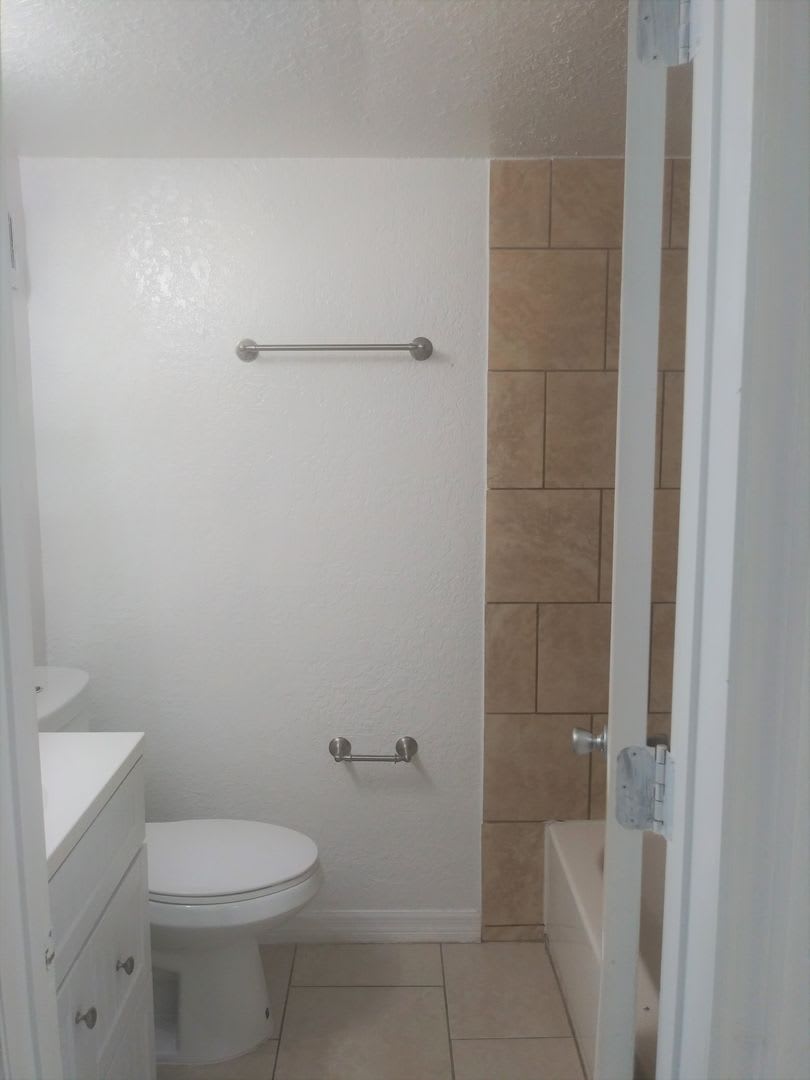 1 Bedroom Apartment in Arlington Square Garden! – photo 5