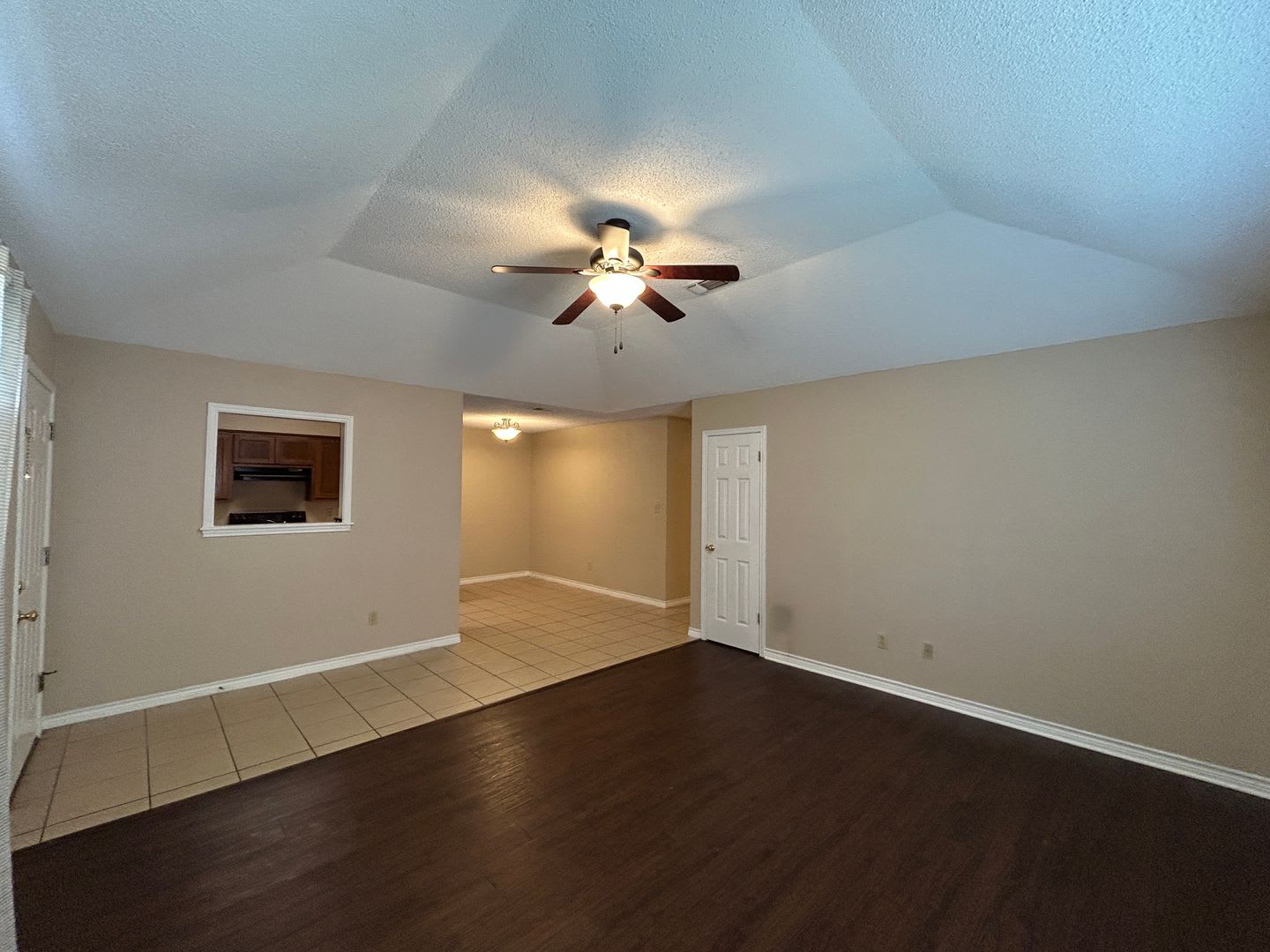 3 2 2 On County Line Rd Walk To Kraft Park The Countyline Memorial Trail Fridge Included No Carpet Nbisd 2 Weeks Free Rent – photo 5