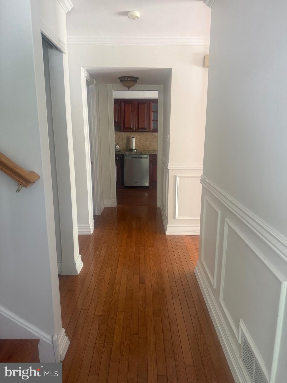 105 MONTROSE Avenue – photo 3