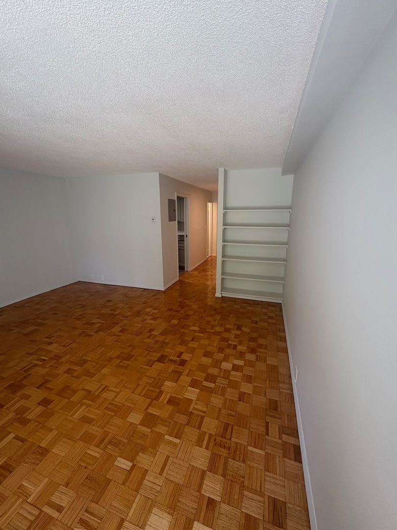 Beautiful modern unit with great location near nature in Brookline available NOW! – photo 2