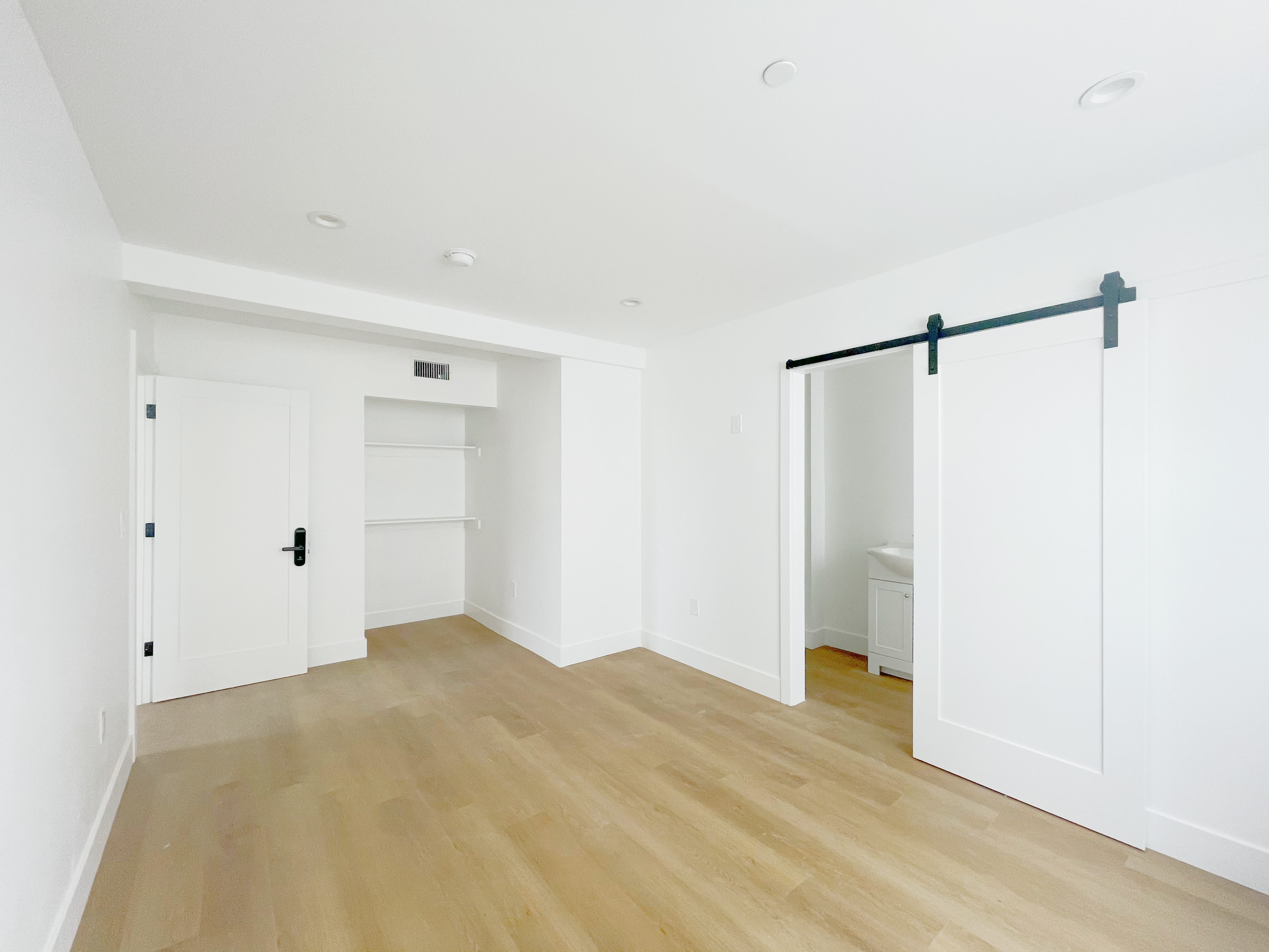 1351 W 37th Street – photo 3