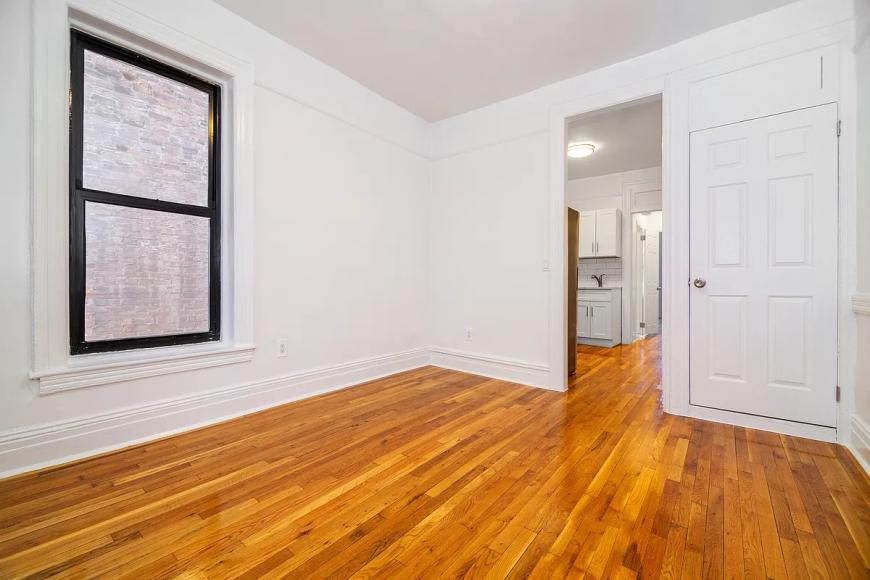 551 Hudson Street – photo 4