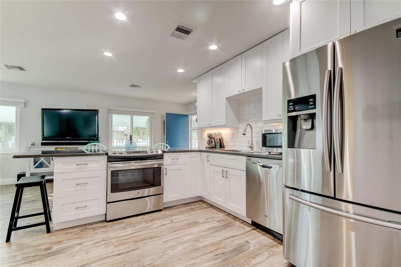 1907 2ND Street – photo 4