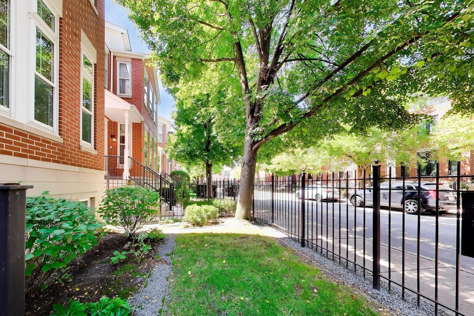 329 W Goethe Street – photo 2