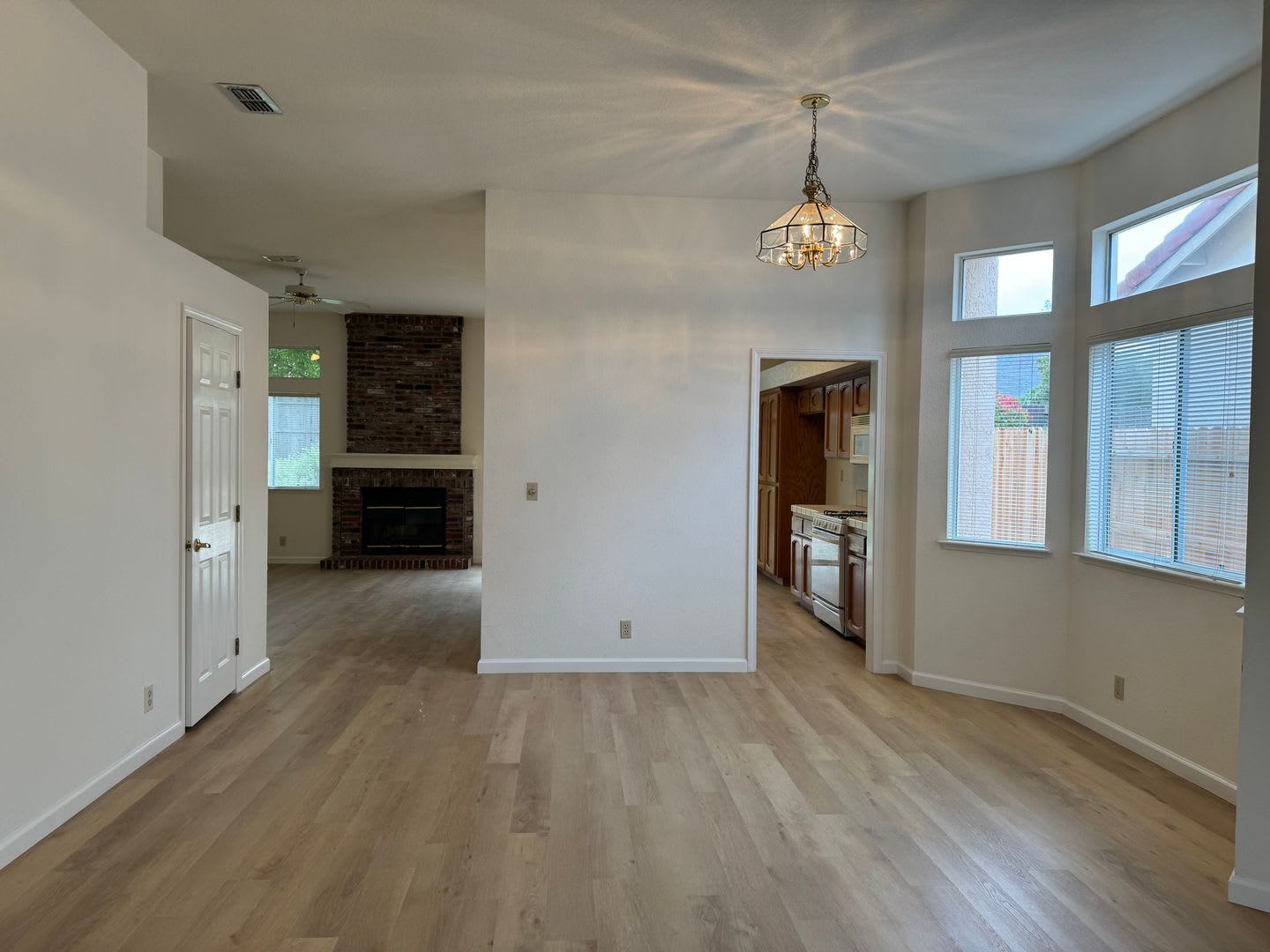 Charming Roseville home with LVP flooring! – photo 3
