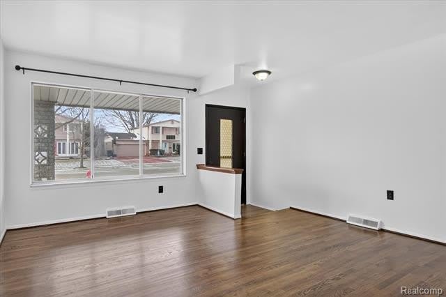 2995 Groves Drive – photo 5