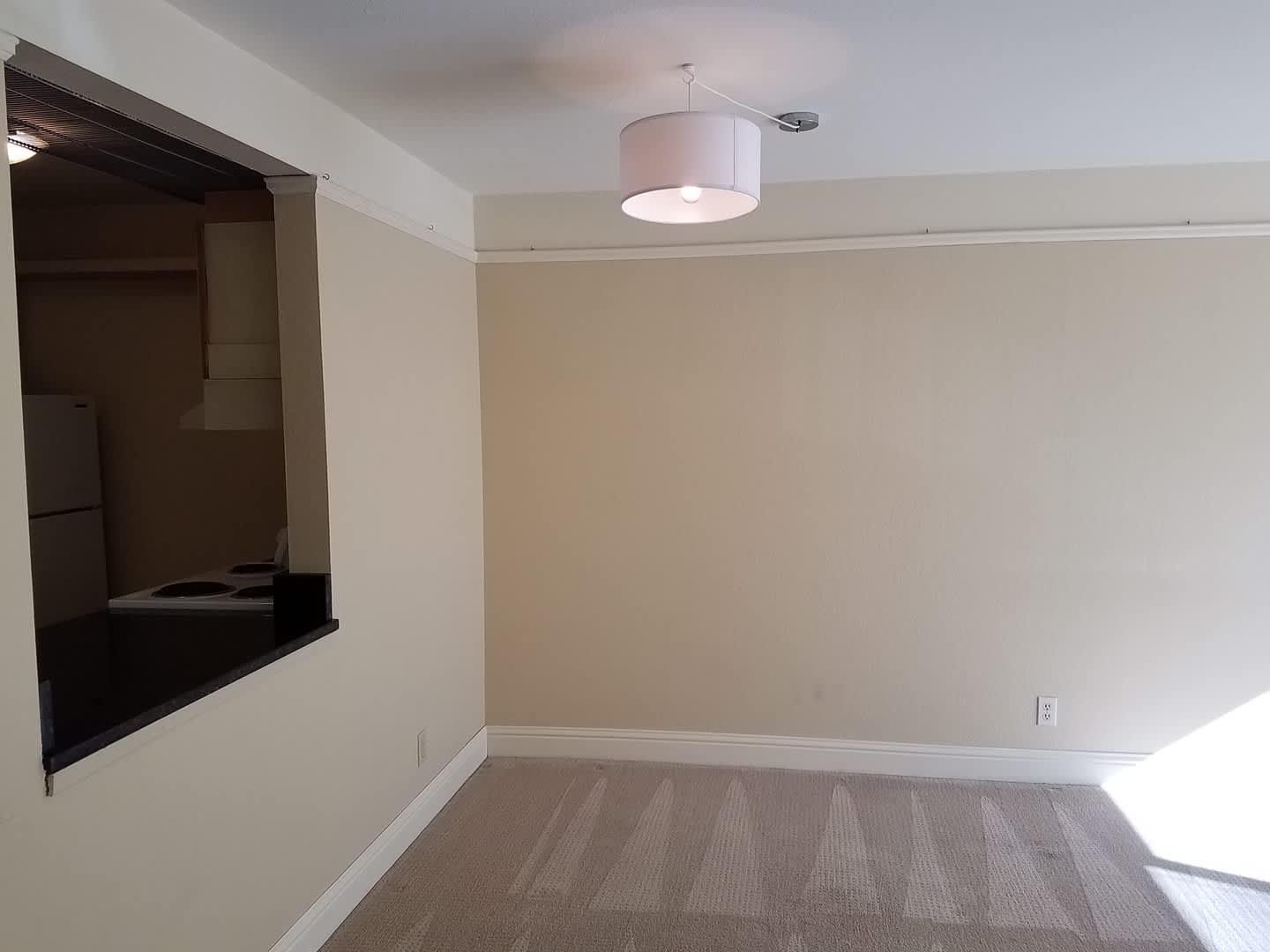 Spacious 1 Bed/1 Bath Condo in Wallingford/Fremont – photo 2