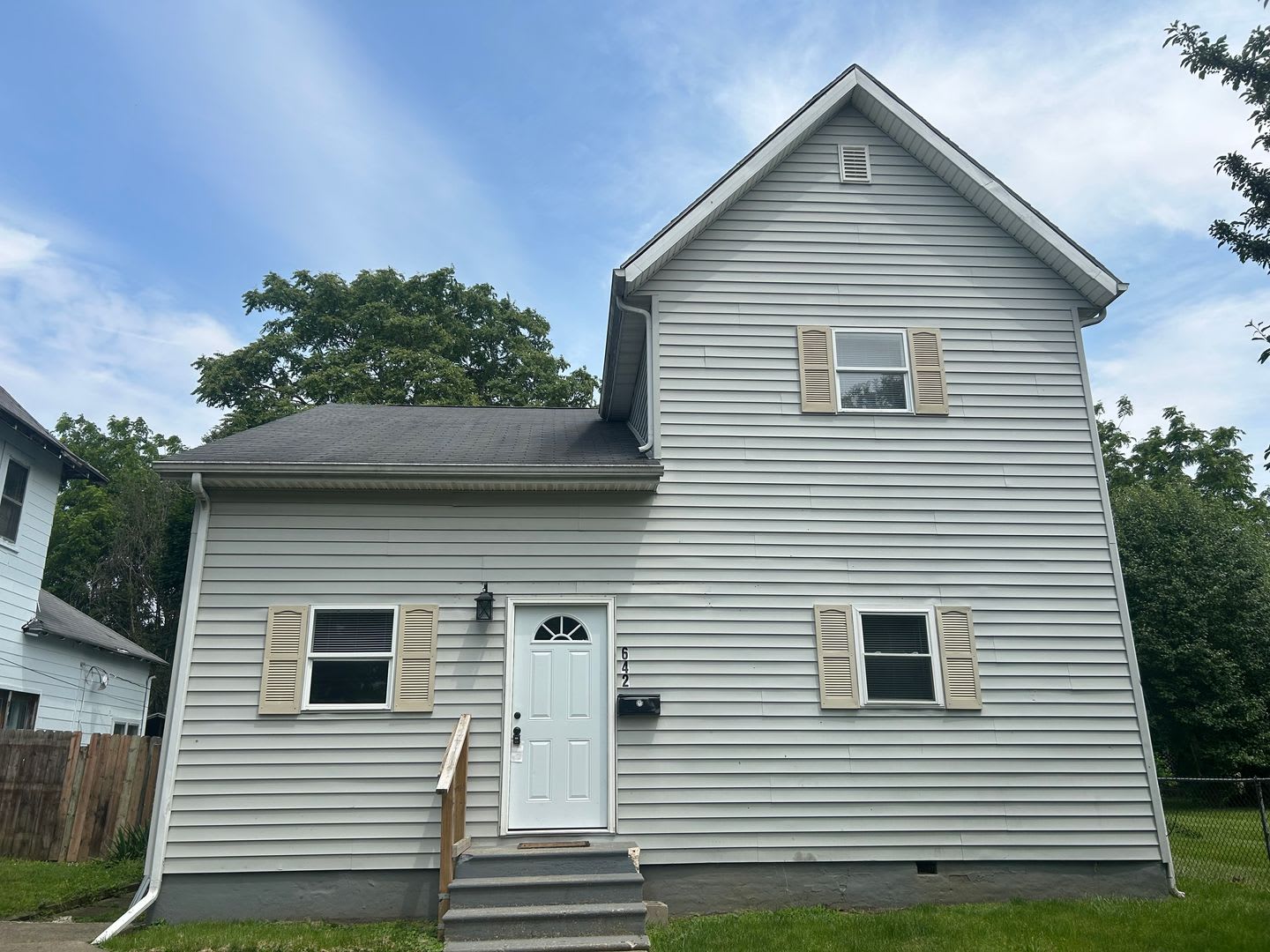 Newly Updated 4 Bed House Available Now! – photo 1