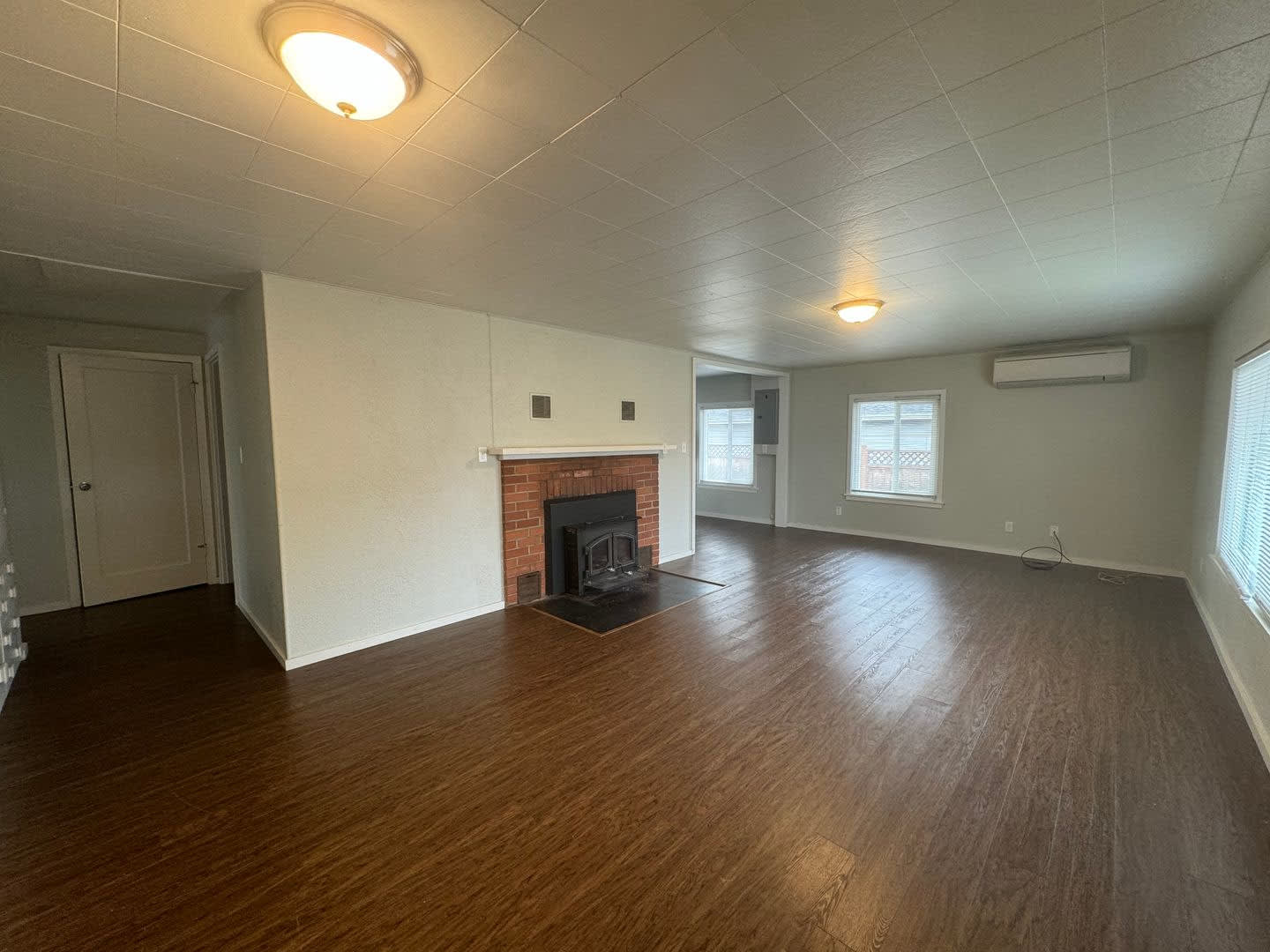 West Roseburg 2 Bedroom house with garage and shop – photo 3
