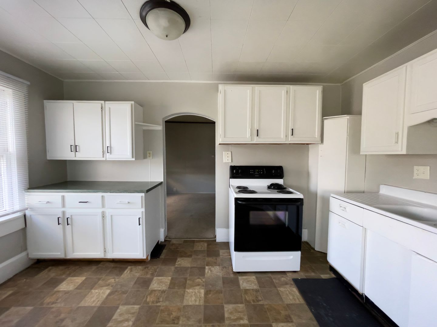 For Rent: 2401 S Mulberry St. 2 Bedroom 1 Bathroom Home Coming Soon! New Flooring! – photo 1