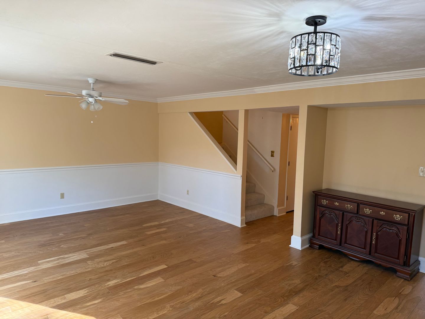 Townhome Off The Parkway With 2 Car Garage – photo 5