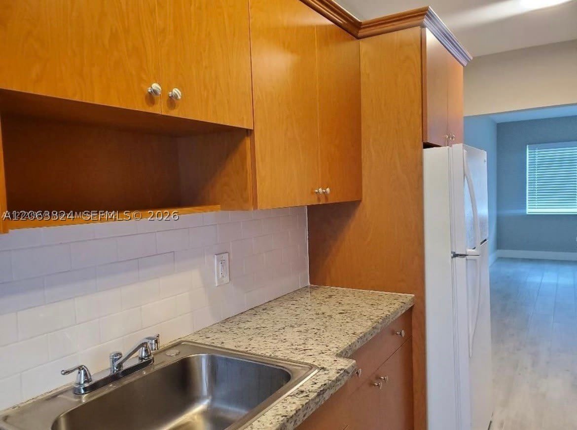 8035 Byron Ave – photo 2