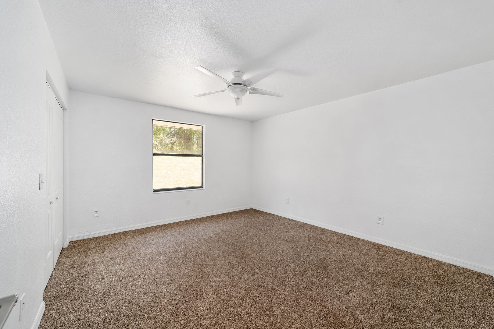 Coming Soon Huge Beautifully Maintained 3 Bedroom 2 Bath Home Offering Approximately 2 380 Square Feet Of Living Space On 1 16 Acres In Desirable Southwest Ocala – photo 5