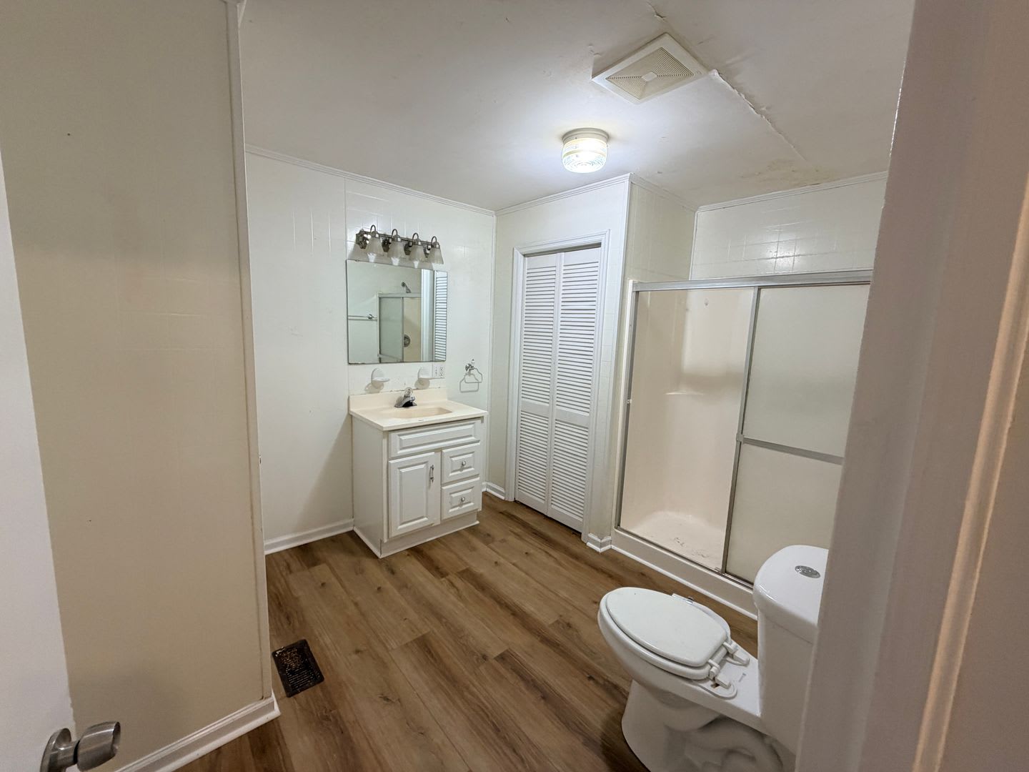 Charming 2BR/1BA Near VSU – Hardwood Floors – photo 4