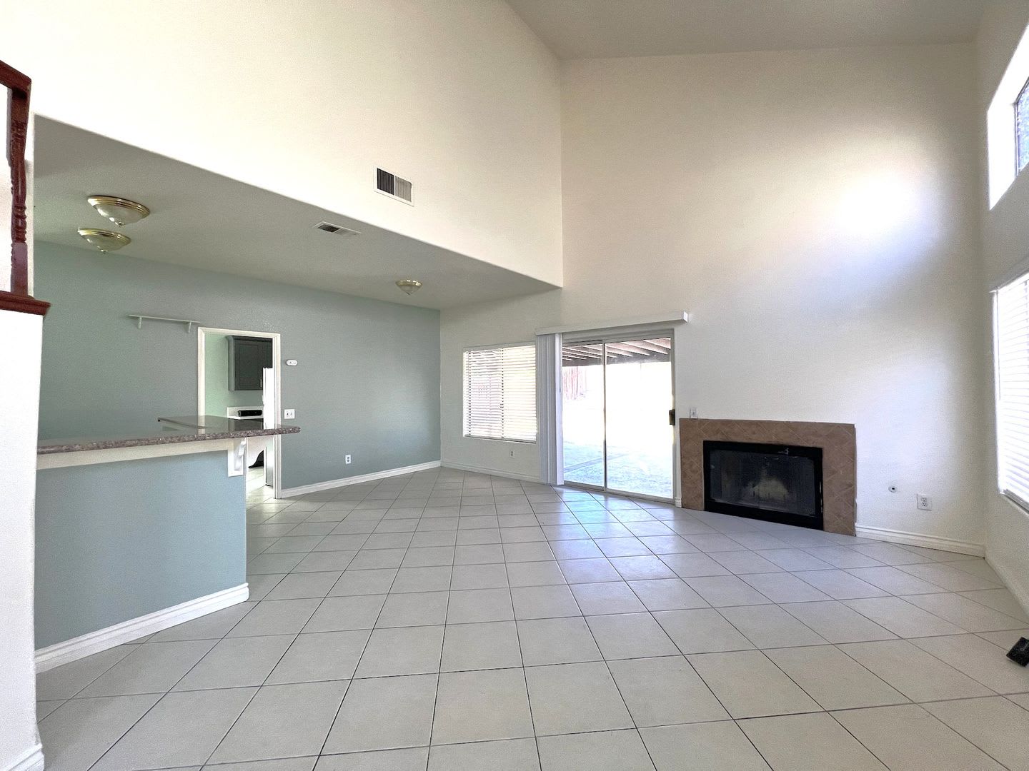 Spacious 4-Bedroom Home with Large Backyard in Moreno Valley – photo 2