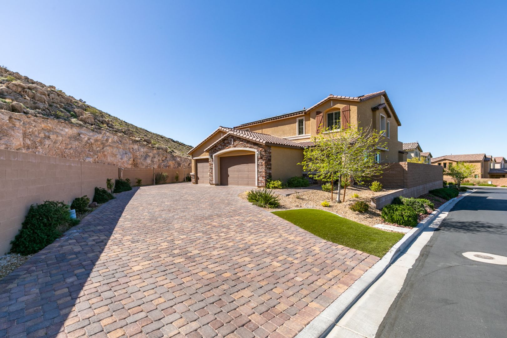 Beautiful Next-Gen Home with Private Entry Suite & Spacious Backyard * MOVE IN SPECIAL* – photo 4