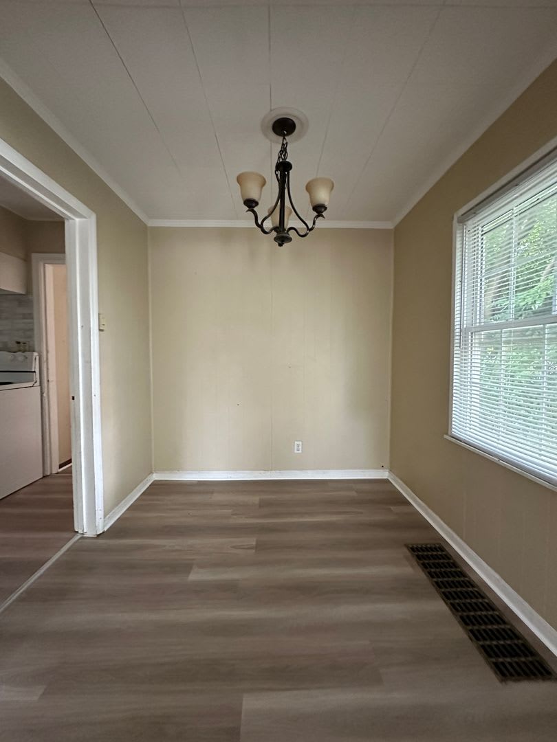 The Off-Campus Sweet Spot: 4 Beds, 2 Baths – photo 3