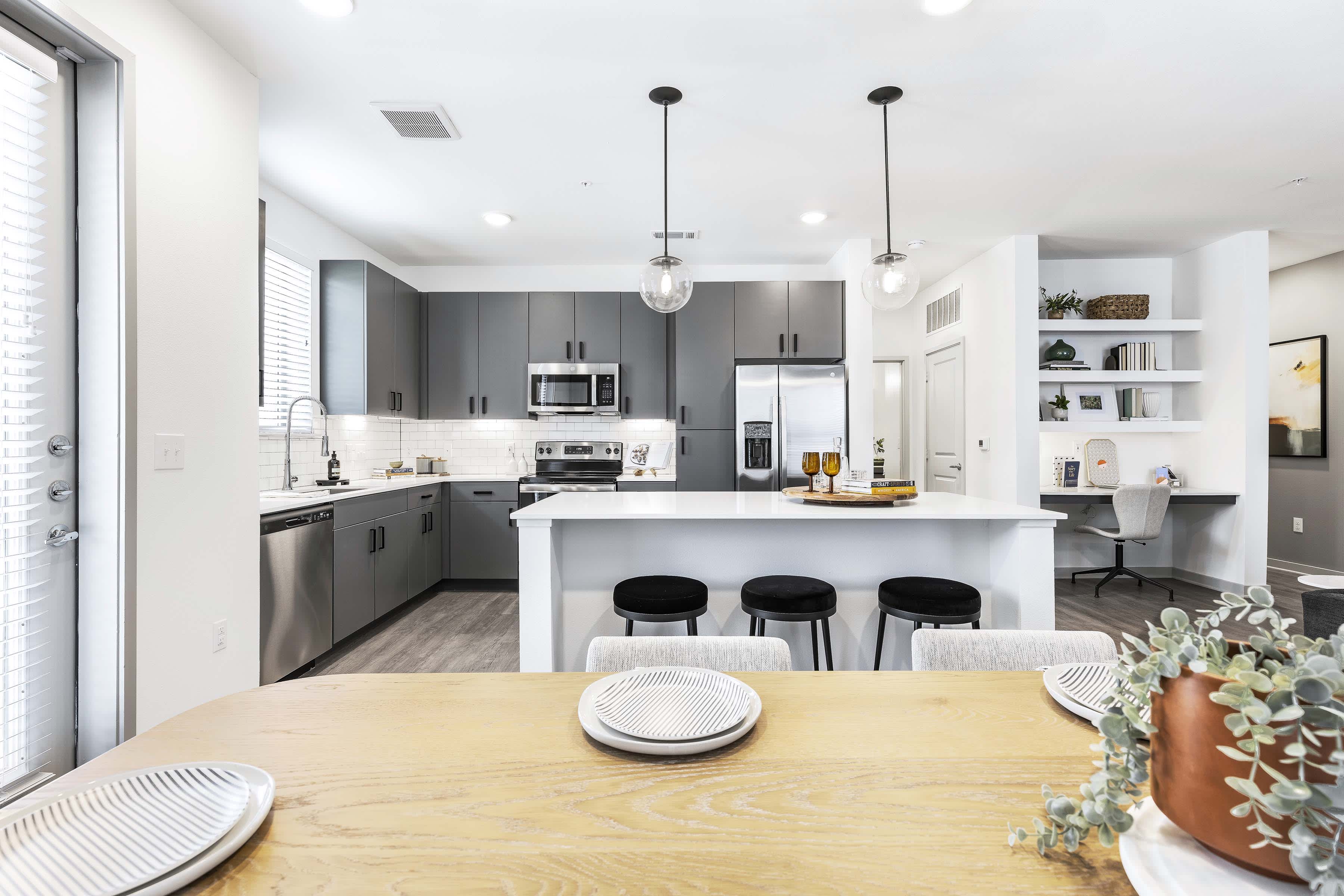 The Warner – photo 2