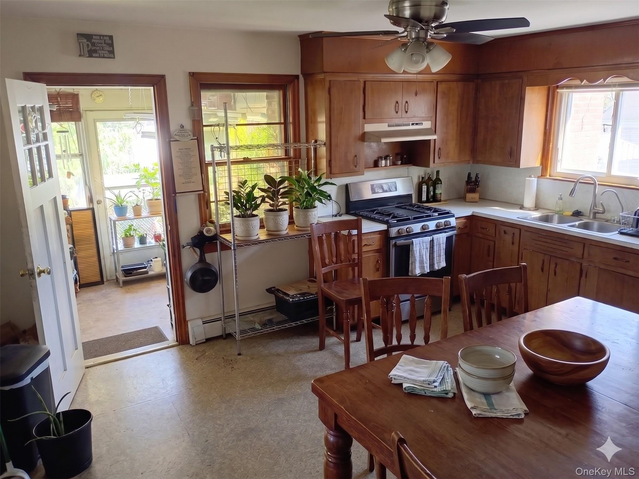93 E Railroad Avenue – photo 5