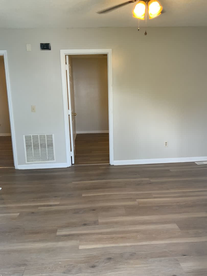2 Bedroom 1 bath Apt – photo 3