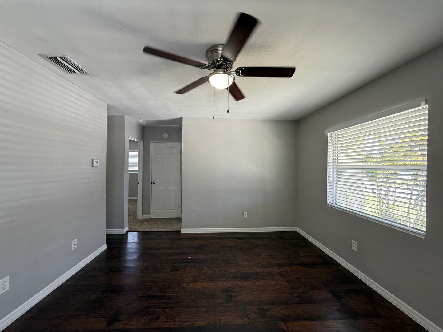 Available Now Charming 3 Bedroom Home With Fenced Backyard In St Petersburg – photo 4