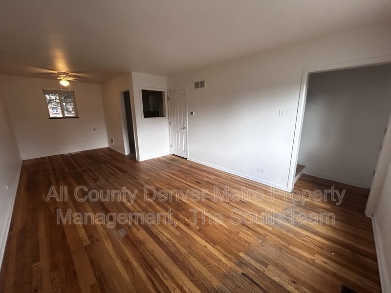 10207 E 14Th Ave – photo 3