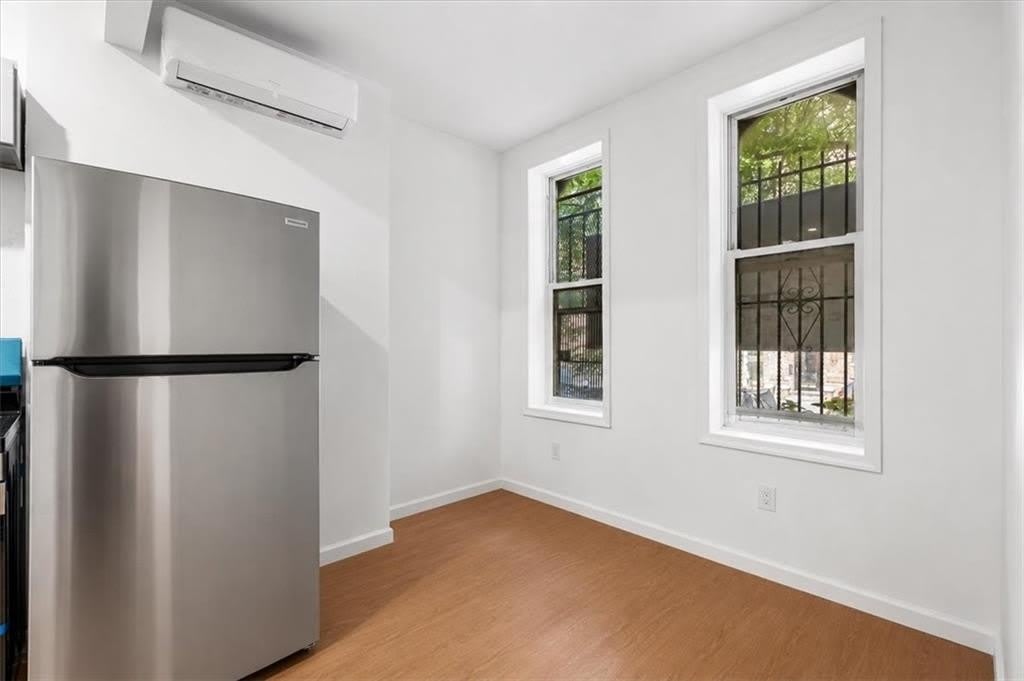324 Eldert Street – photo 3