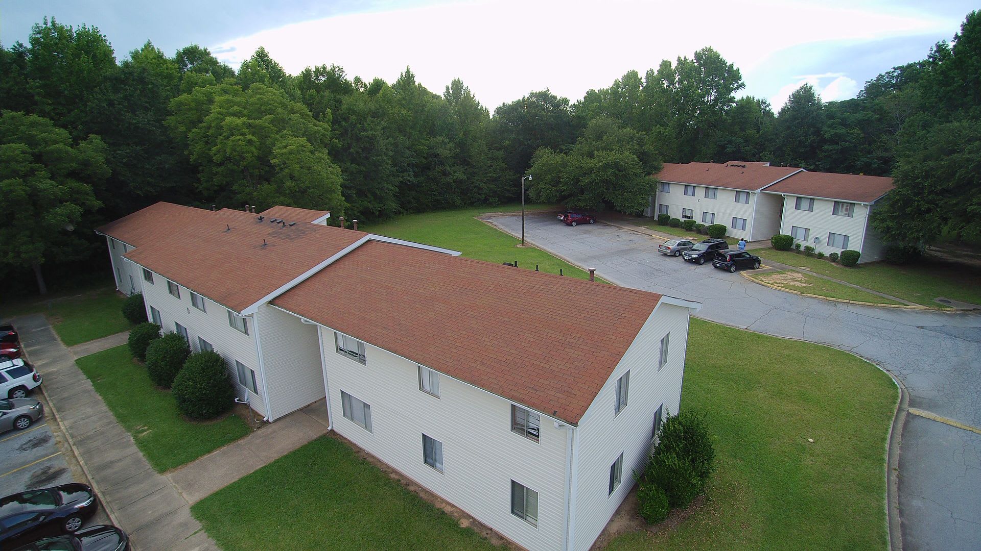 Woodsdale Apartments – photo 2
