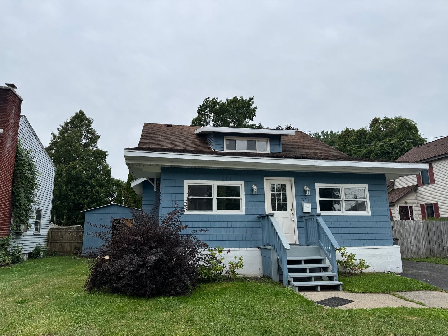 For Rent – Spacious 4-Bedroom Home with Modern Upgrades! – photo 1