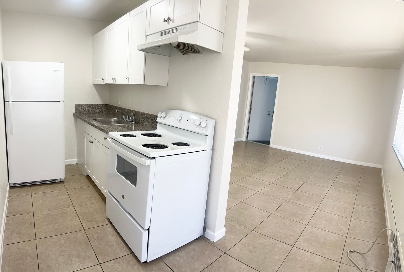 LARGE NEWLY RENOVATED APARTMENTS Application fee is waived during move in – photo 2