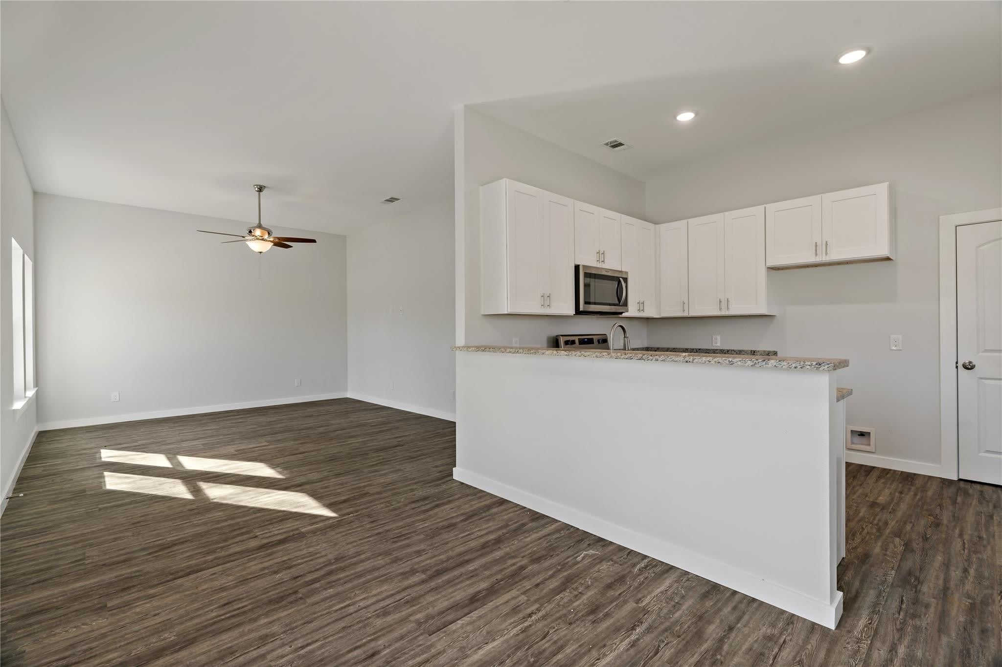 1420 FITZHUGH NE – photo 2