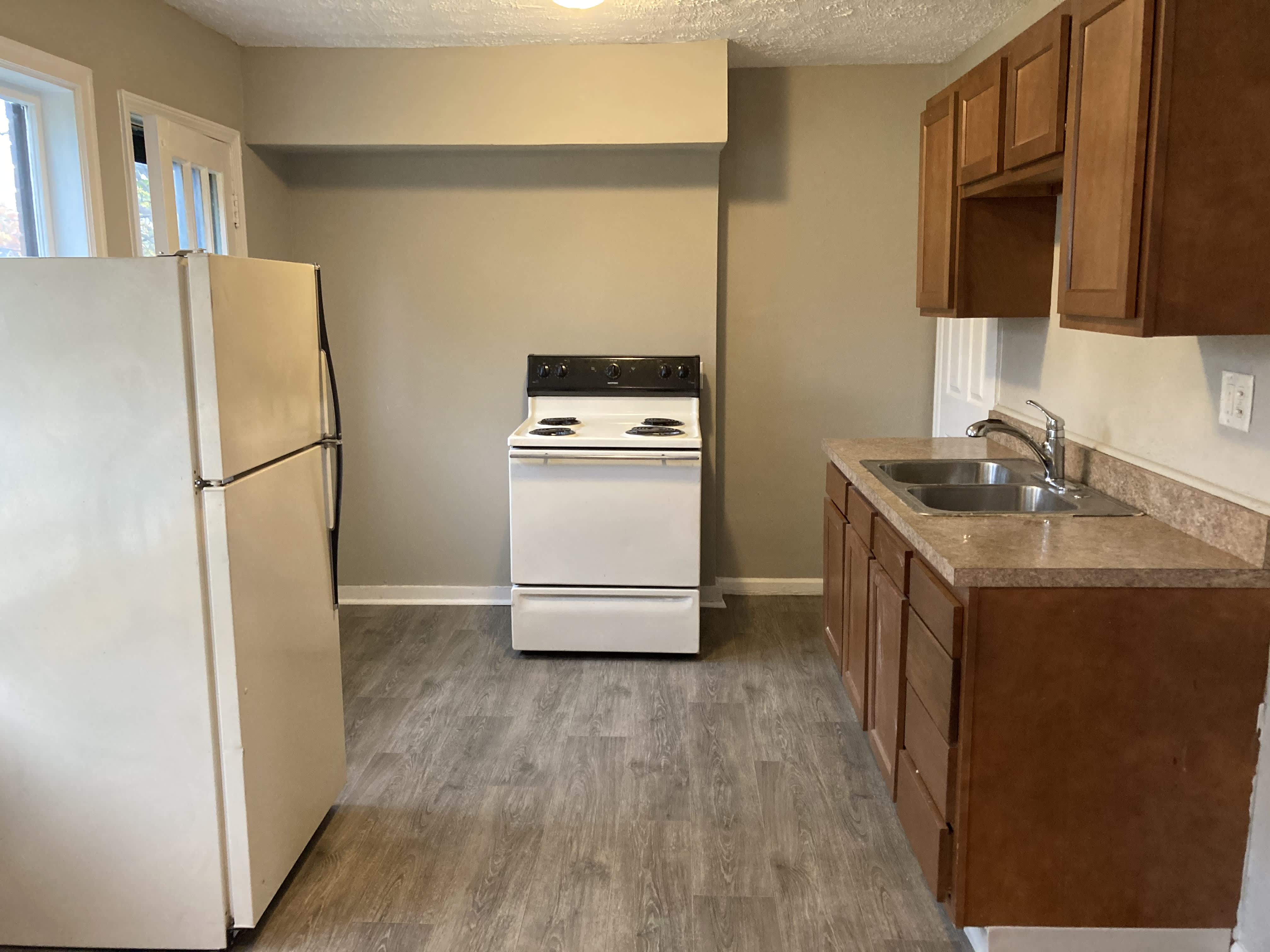 1356 Huffman Ave – photo 5
