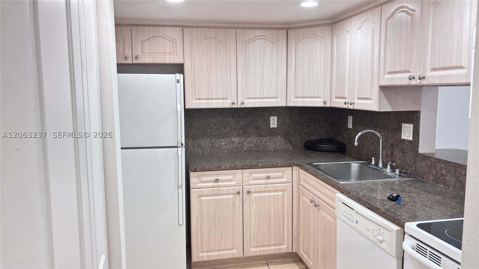 10421 N Kendall Dr – photo 5