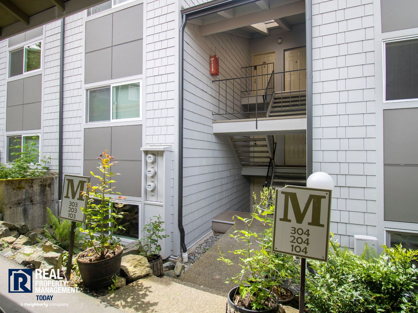 Renton Condo With Private Patio Pool Covered Parking – photo 4