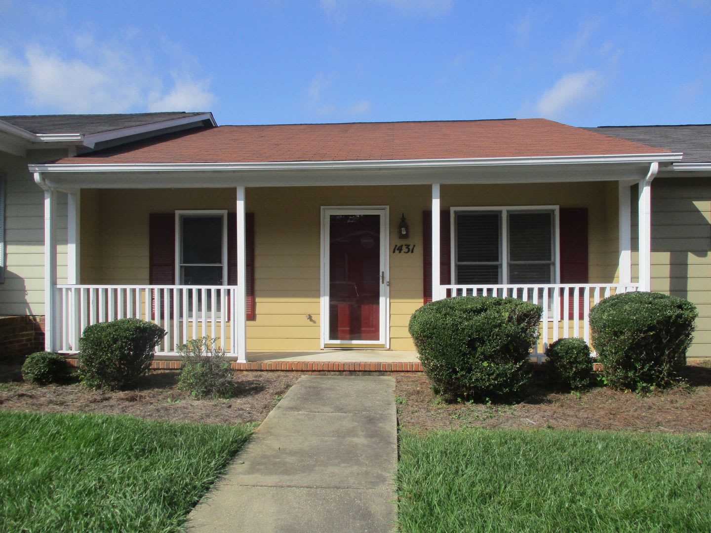 2 BR Townhome! Looks Great! – photo 1
