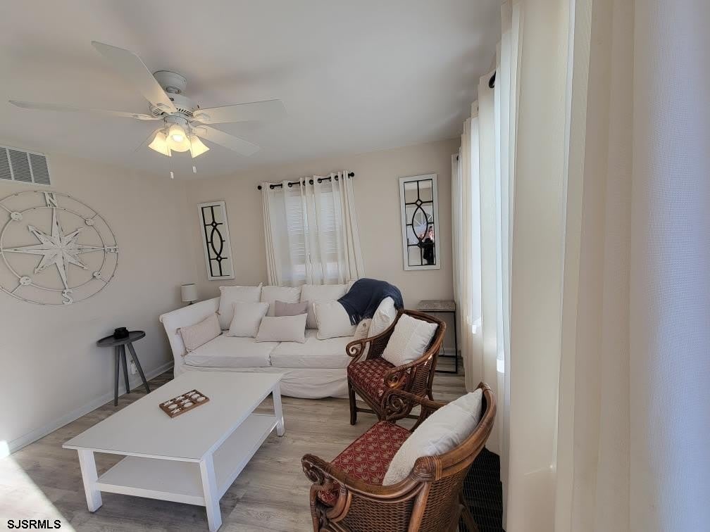 209 N Granville Ave – photo 4