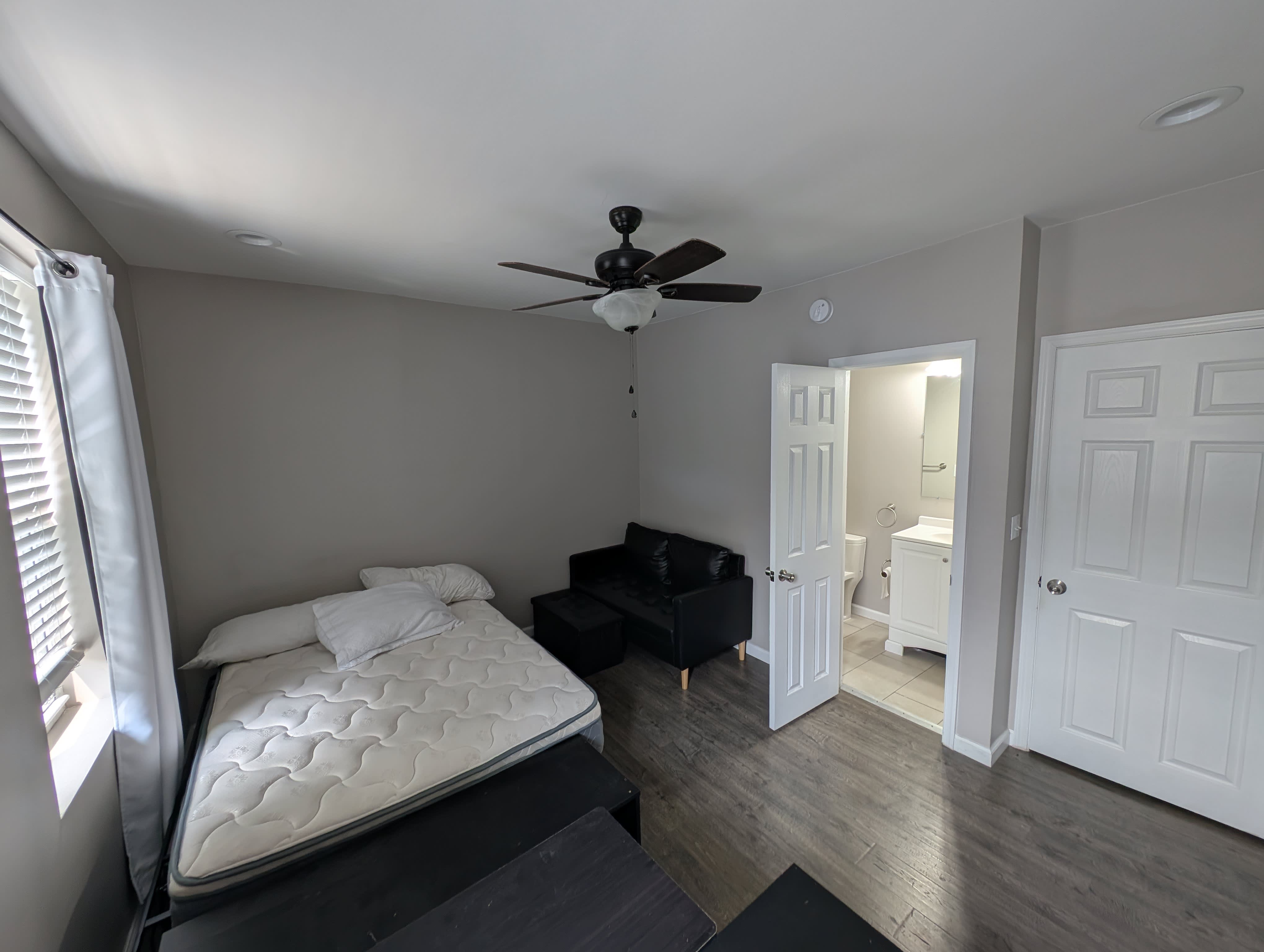 5325 Hadfield St – photo 3