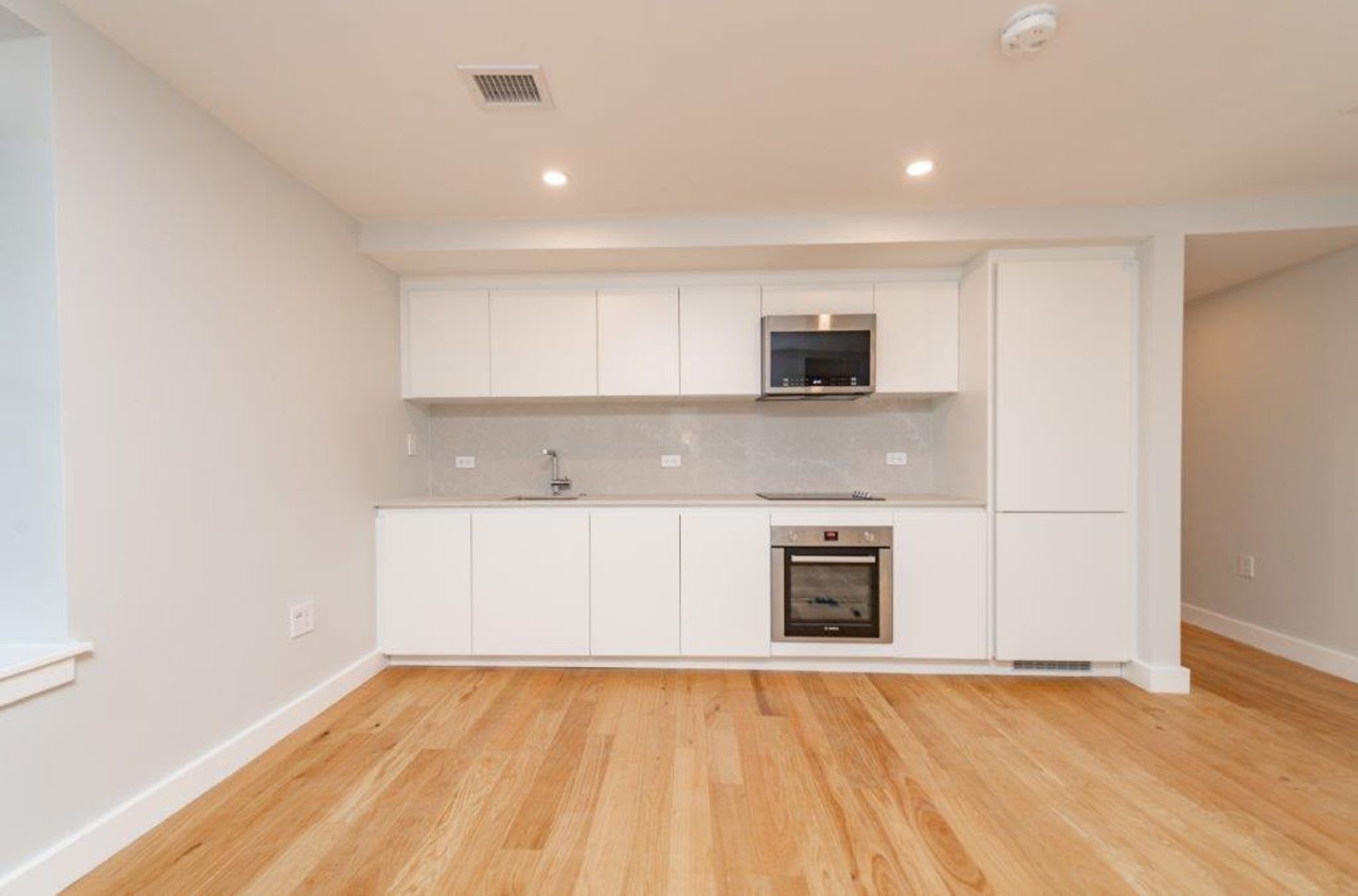 Modern, Renovated North End Studio with AC and No Fee! – photo 3