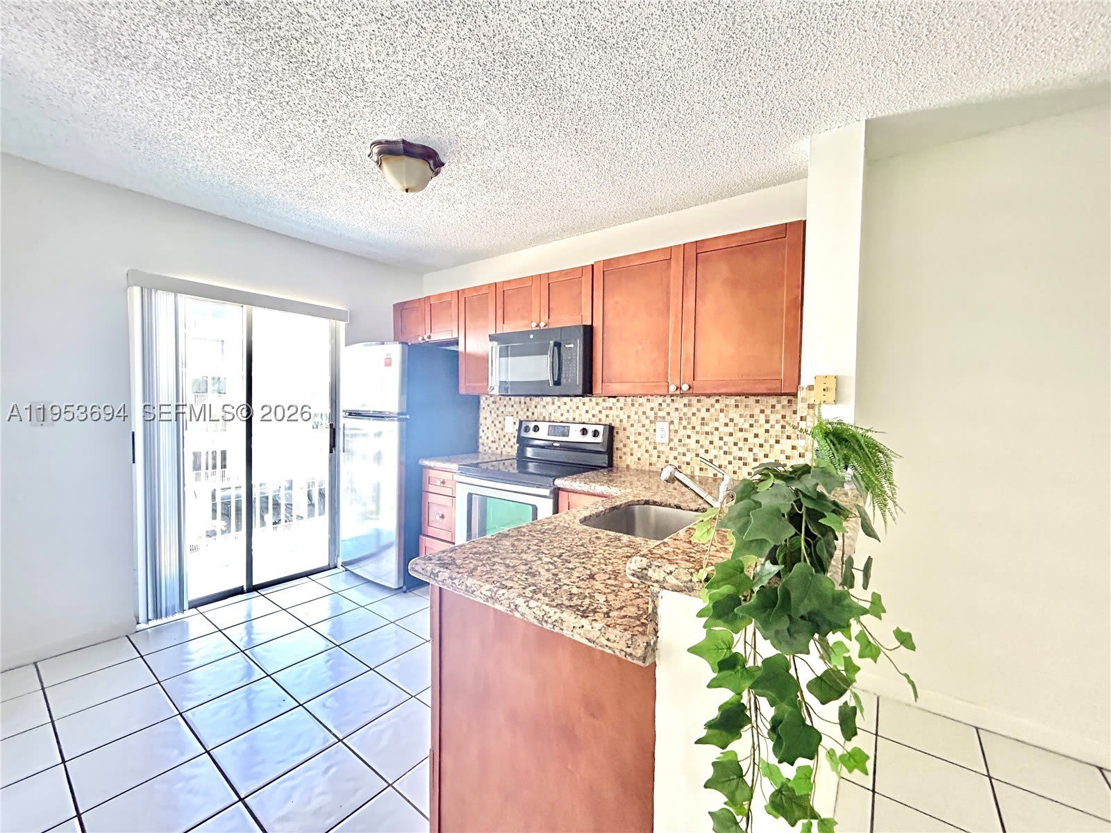 2575 Sw 27Th Ave – photo 3