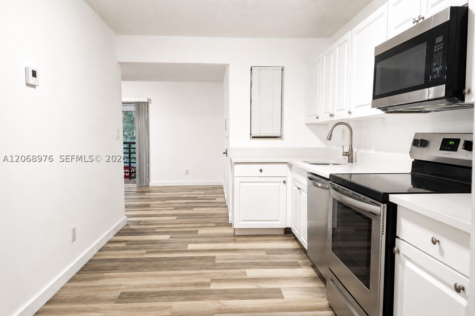 411 SE 10th St – photo 3