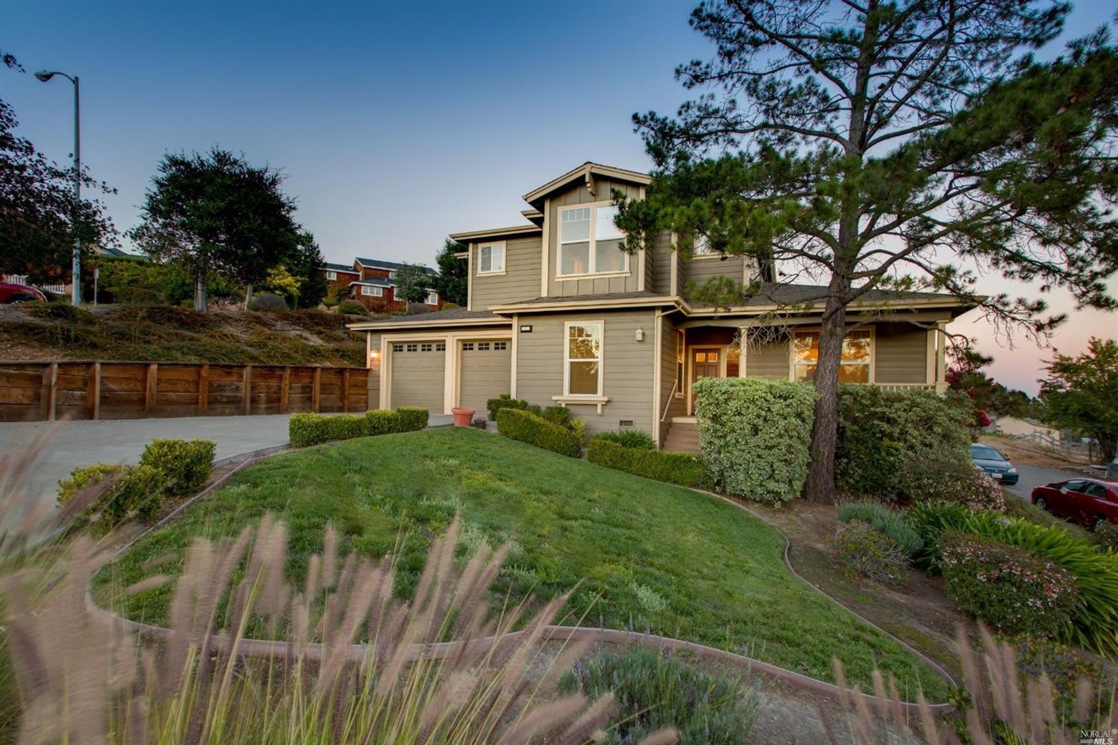West Petaluma Beauty ~ Bodega Heights ~ 2 Levels – photo 1