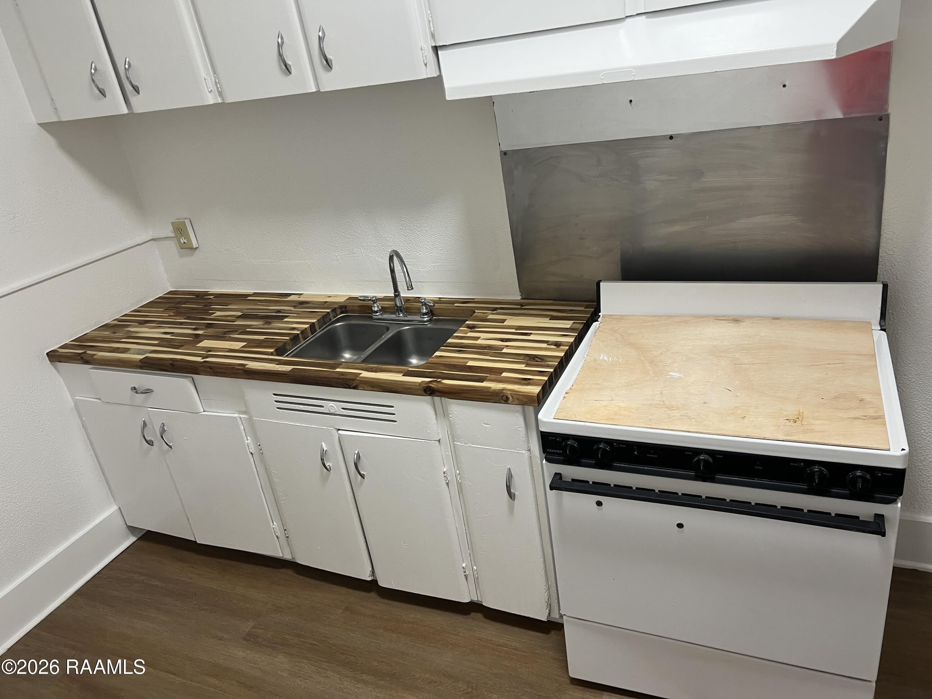 500 Adrienne Street – photo 5