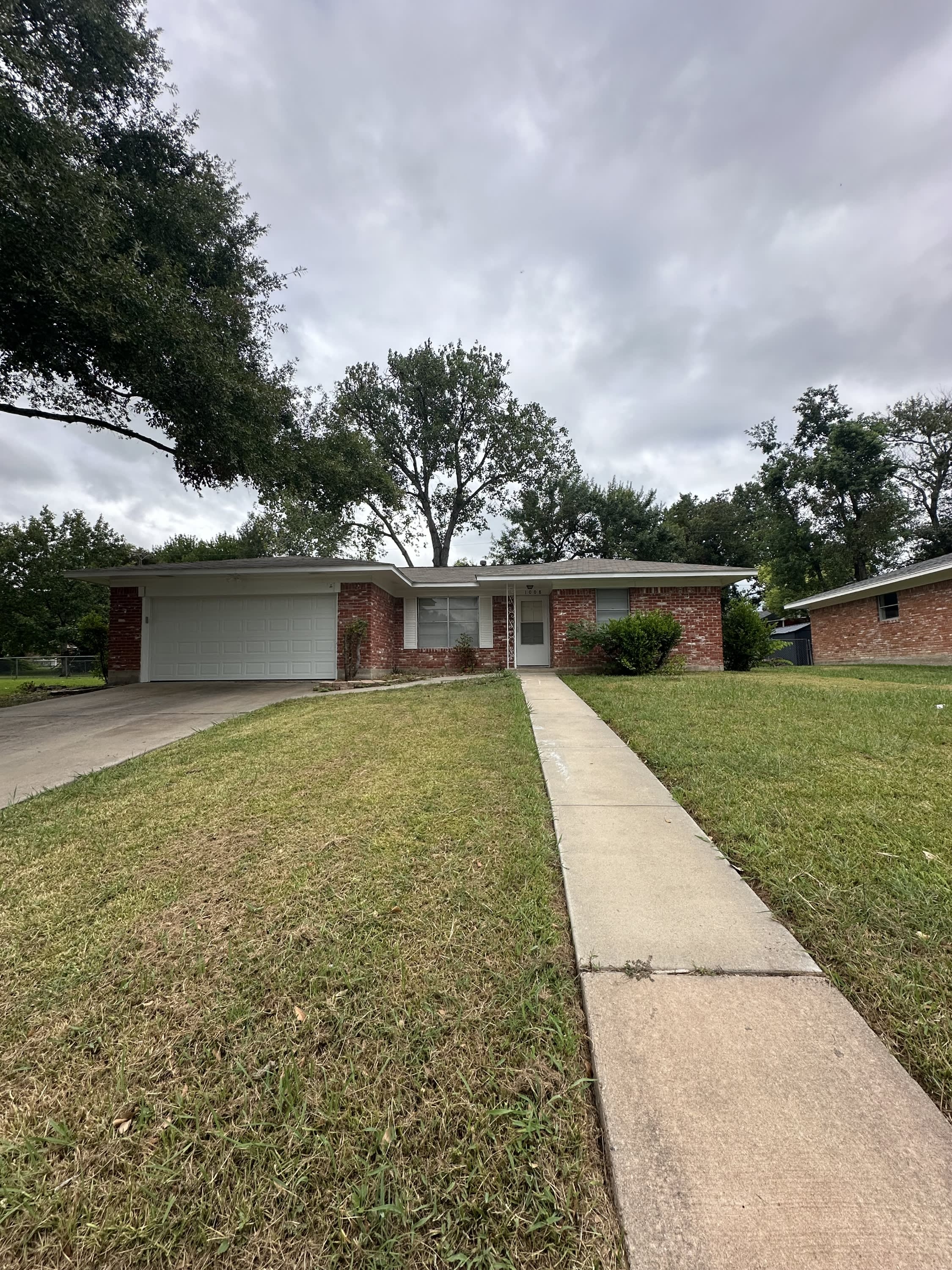 1008 Oakridge Street – photo 1