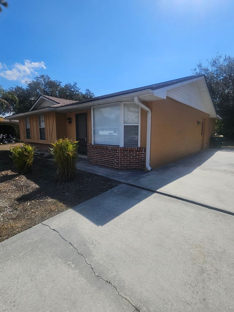 Single Family Home In Port Charlotte – photo 2