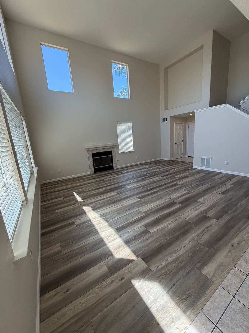 MOVE IN SPECIAL 1/2 OFF FIRST MONTH RENT Newly Updated 4 Bedroom 2.5 Bathroom Home- AVAILABLE NOW! – photo 3