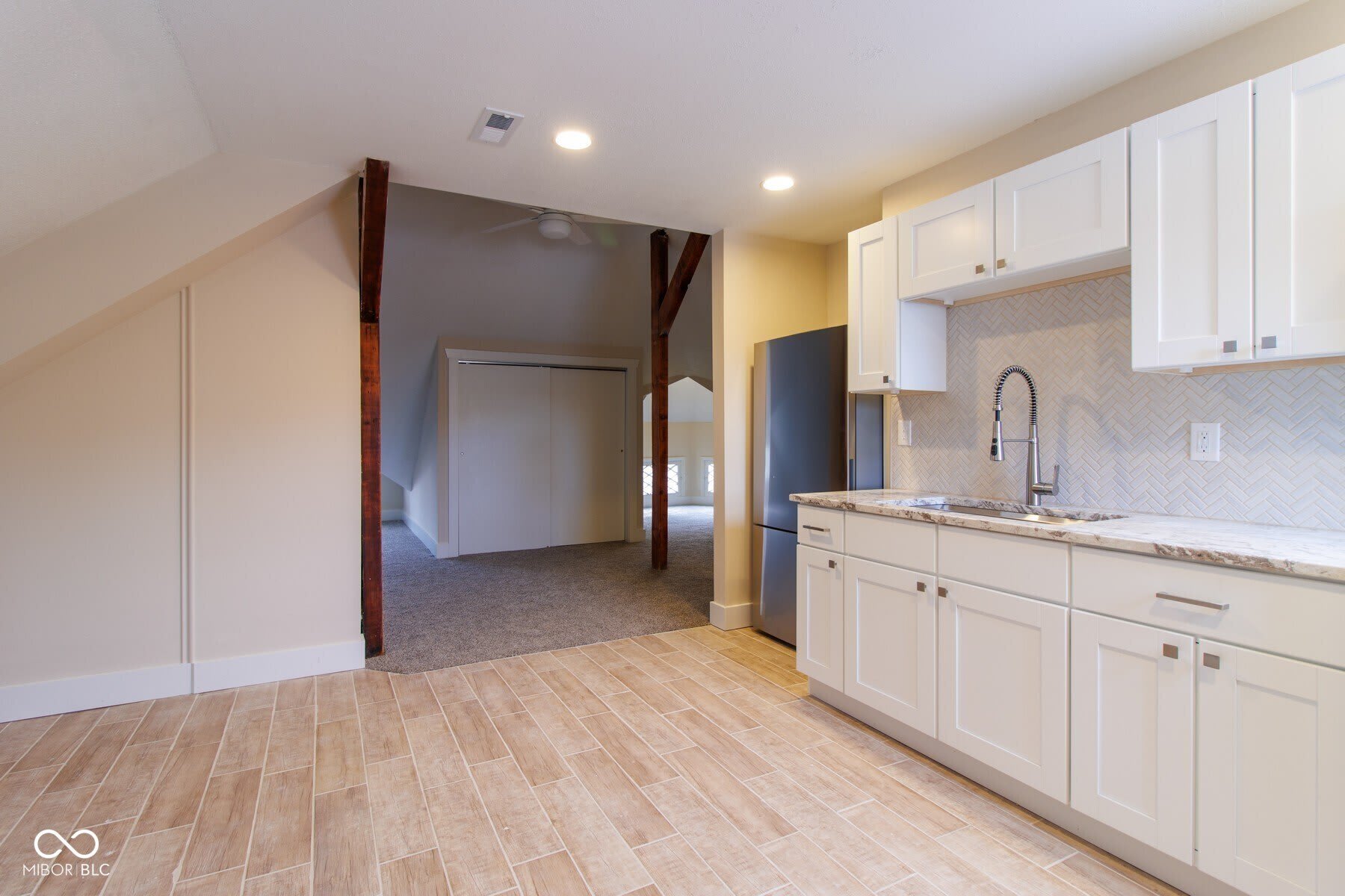 434 1/2 E New York Street – photo 3