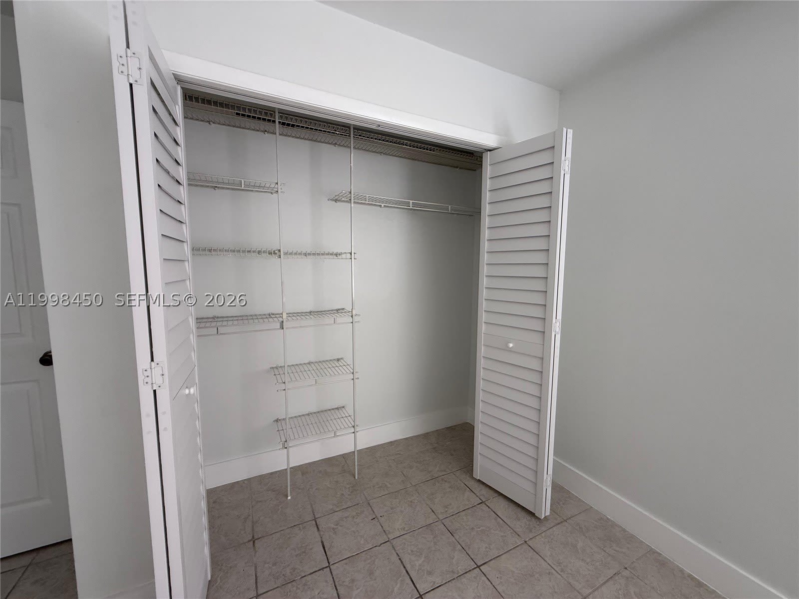 155 Lakeview Dr – photo 3