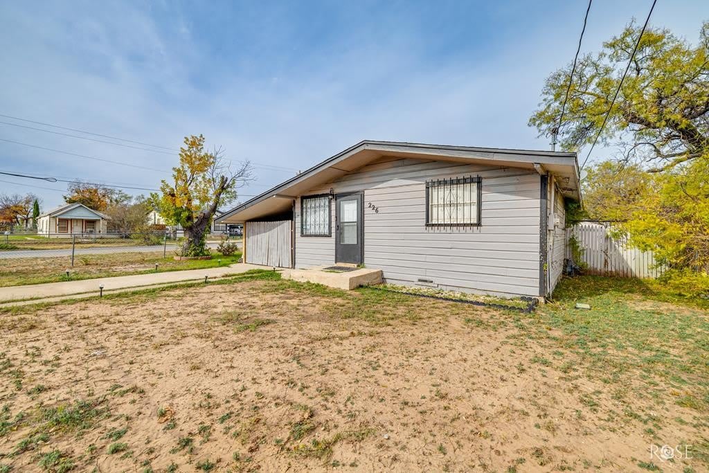 226 W Ave M – photo 1