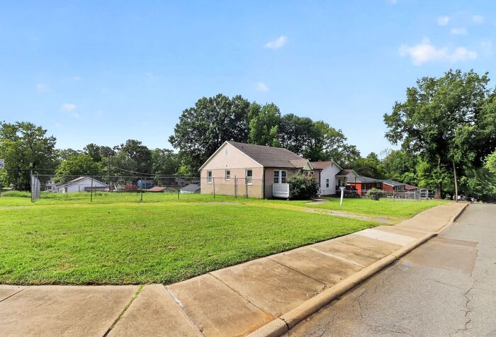 305 Lander Street – photo 3