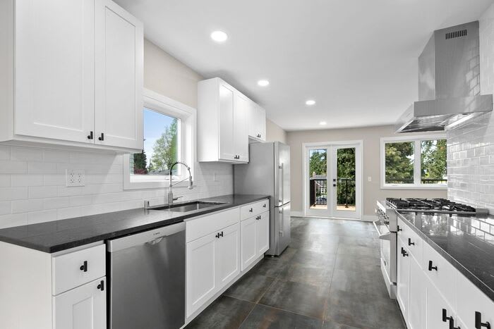 3447 41st Avenue Southwest – photo 3